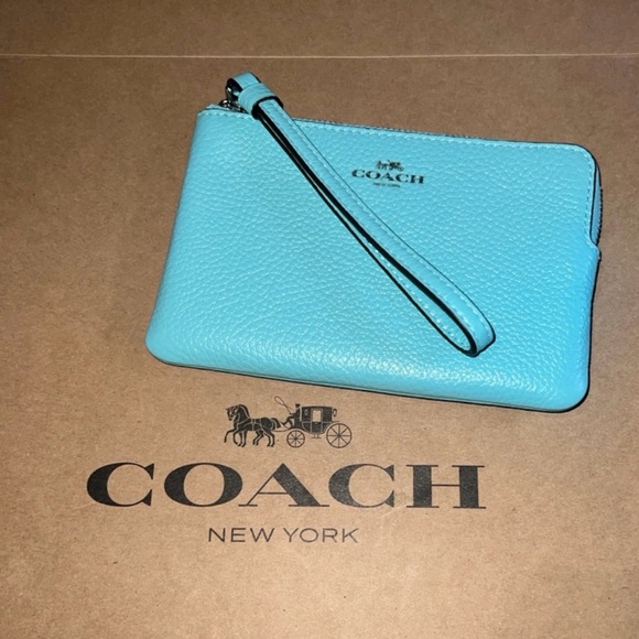 COACH Corner Zip Wristlet Pebble Leather CP483 Faded Blue Silver Hware NEW!! - Picture 3 of 5